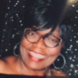 Meet your Posher, Evelyn